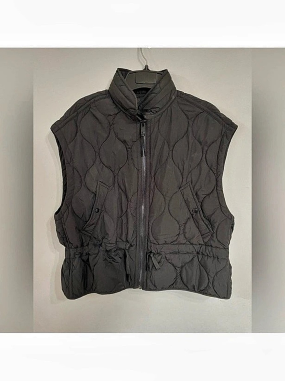 Zara Quilted Puffer Vest in Black Size Medium Like New